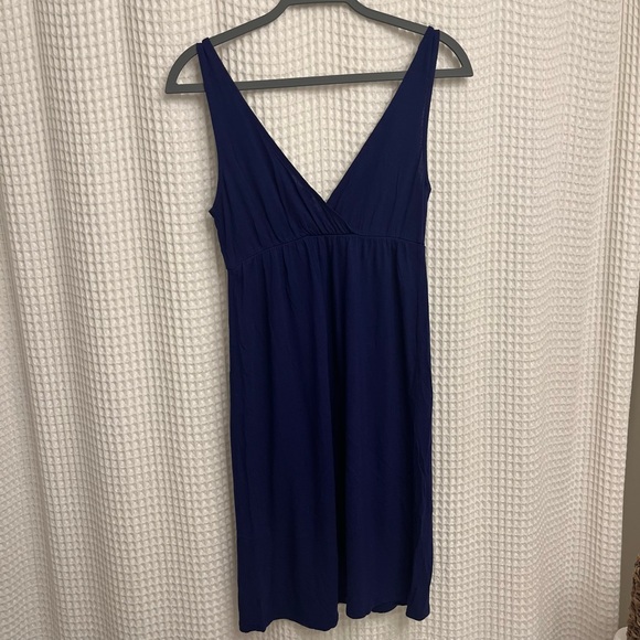 Old Navy Wrap V-neck Midi Dress - Picture 3 of 6